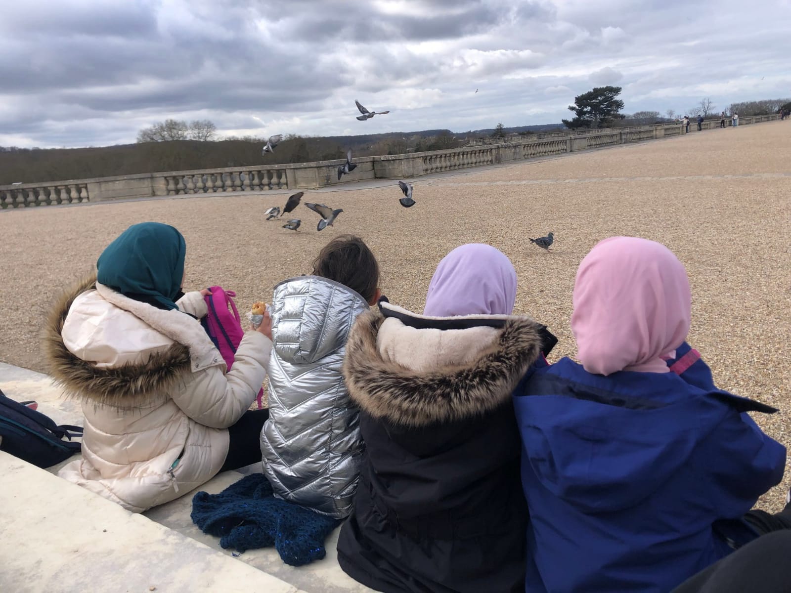 repas des élèves de l'école alghazali creil au château de versailles